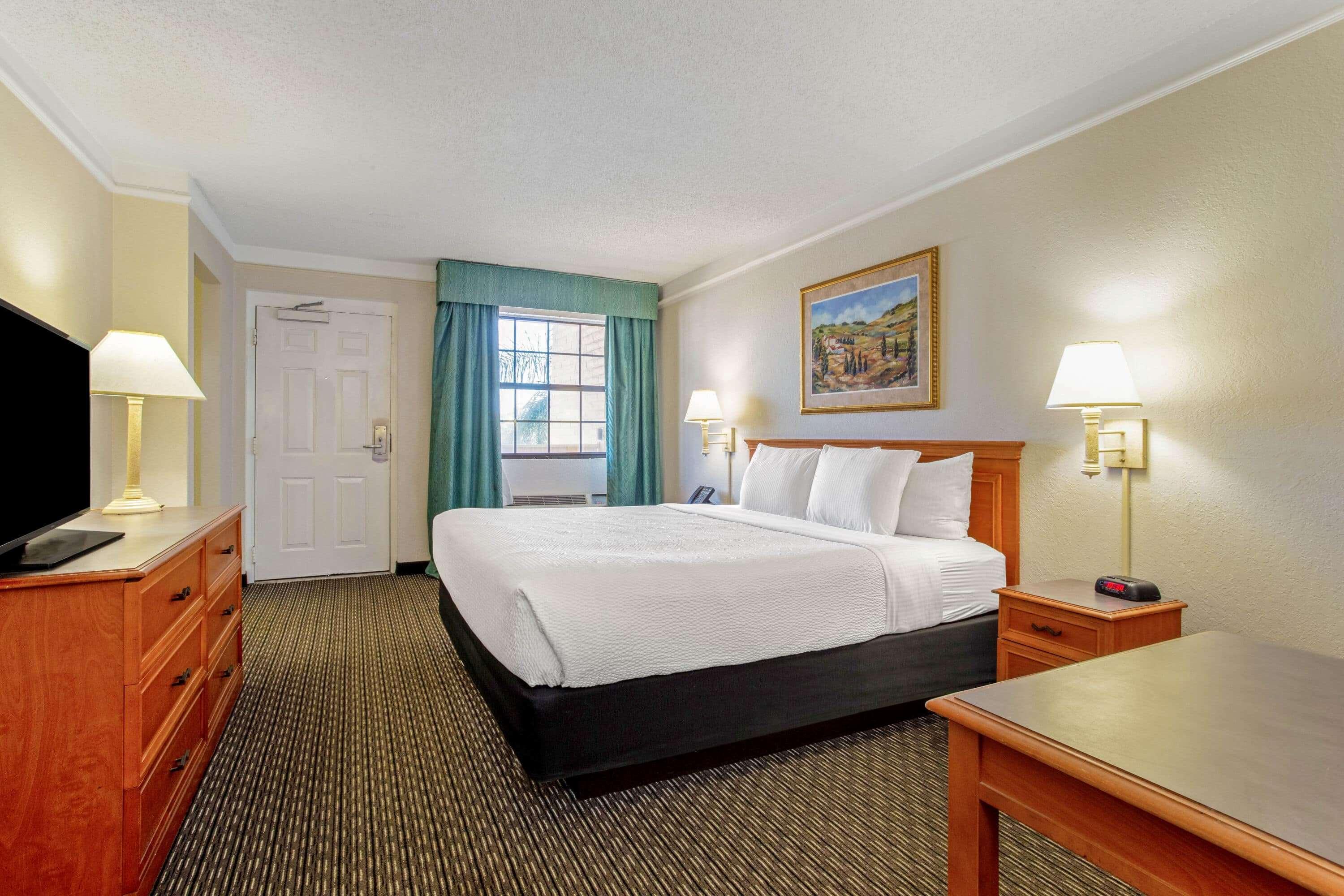 La Quinta Inn By Wyndham Tampa Bay Pinellas Park Clearwater Exterior photo