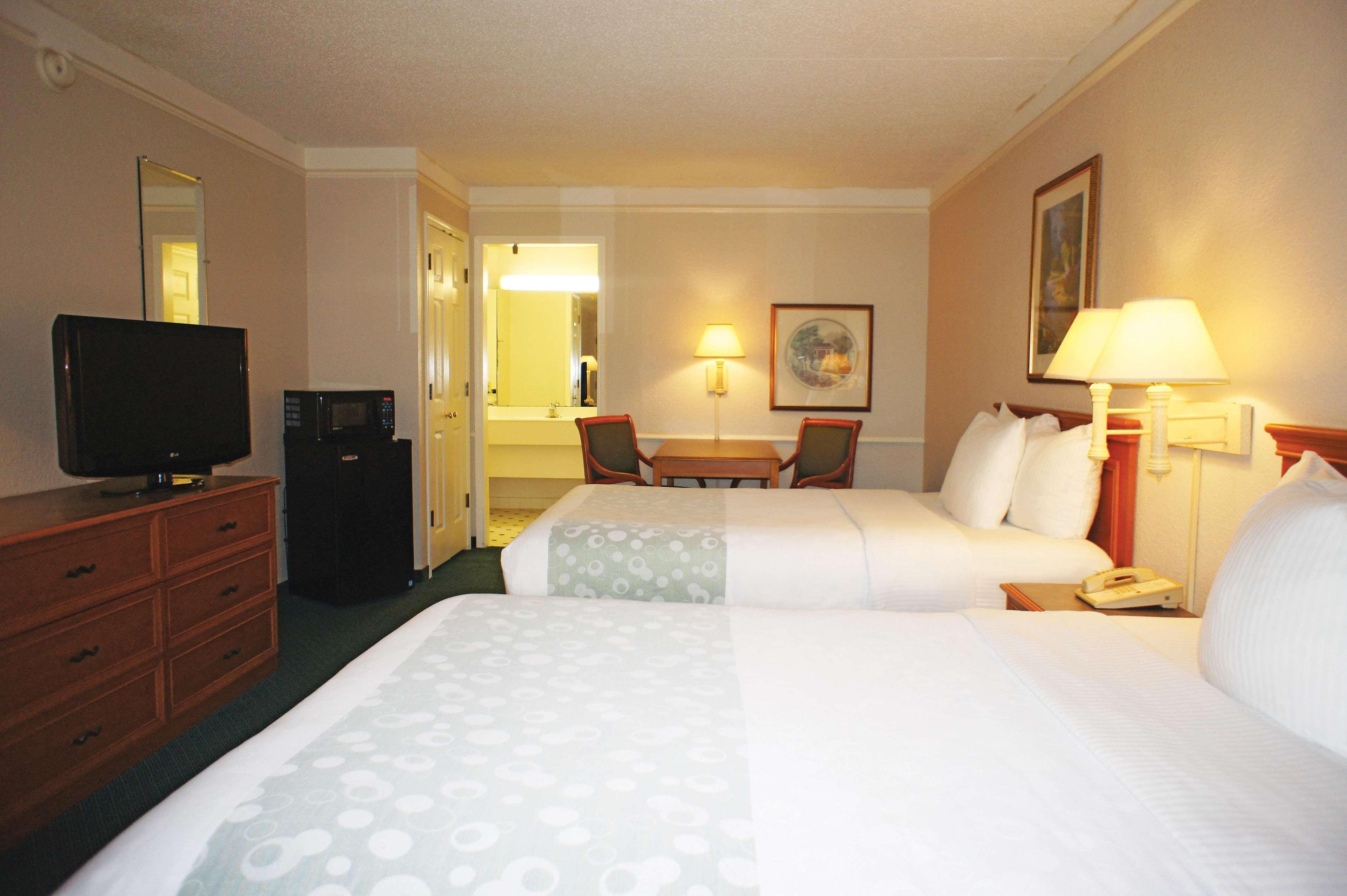 La Quinta Inn By Wyndham Tampa Bay Pinellas Park Clearwater Exterior photo