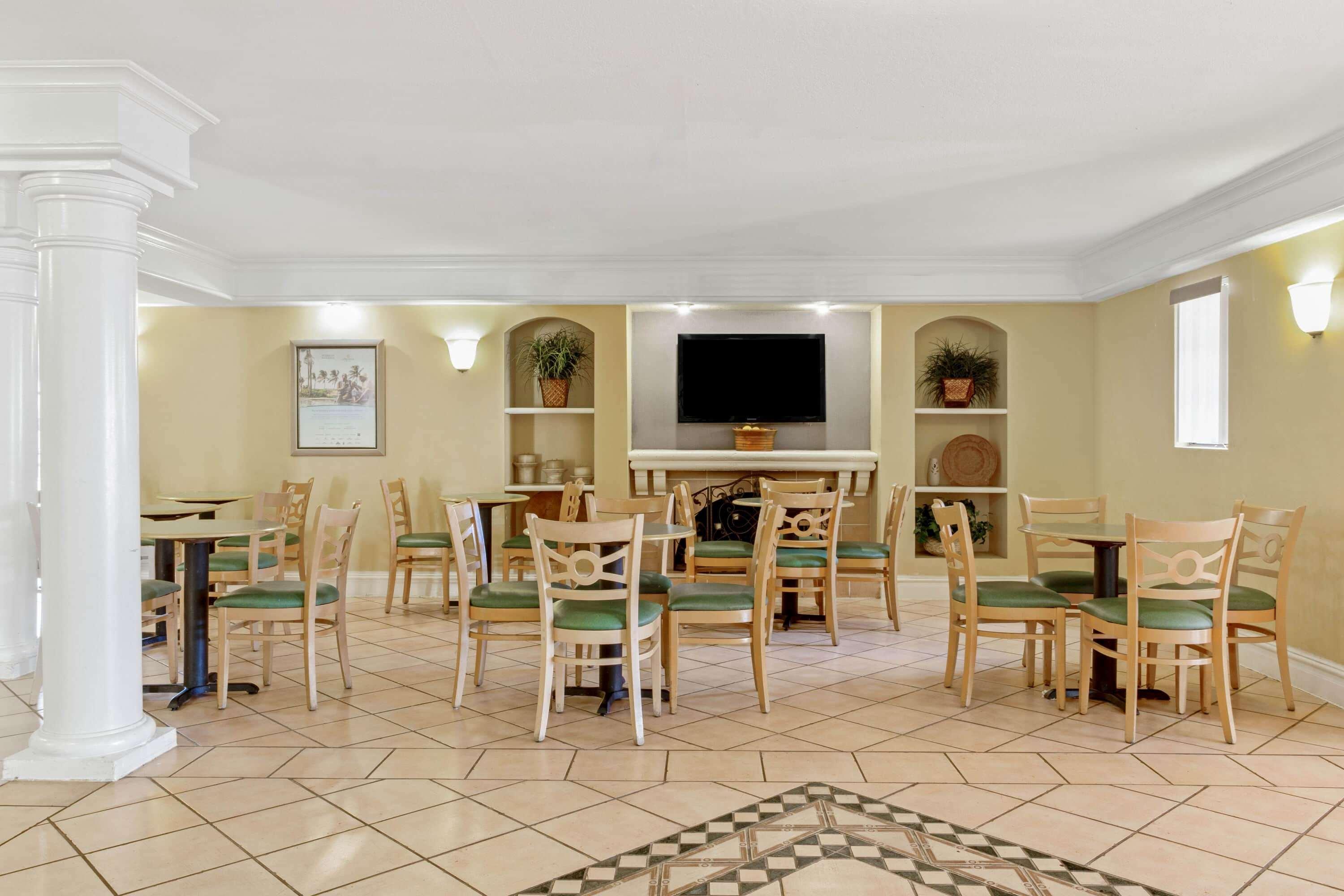 La Quinta Inn By Wyndham Tampa Bay Pinellas Park Clearwater Exterior photo