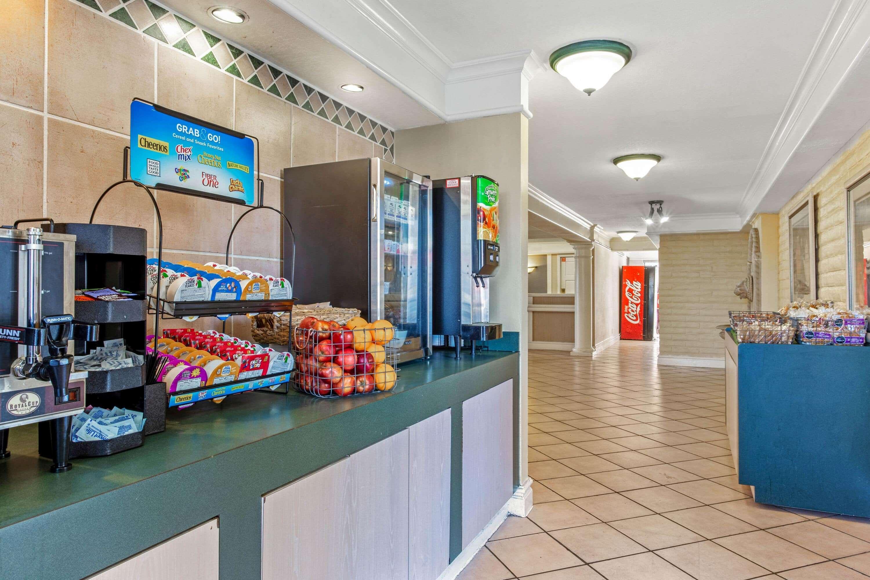 La Quinta Inn By Wyndham Tampa Bay Pinellas Park Clearwater Exterior photo