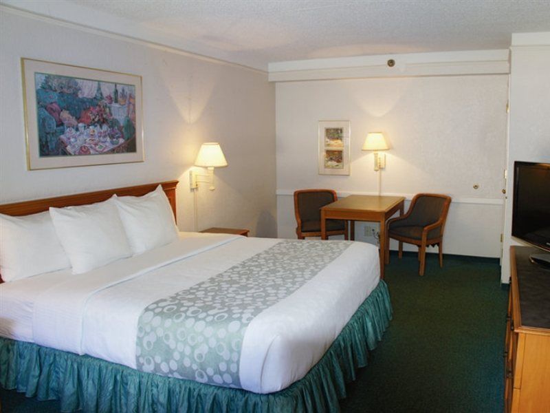 La Quinta Inn By Wyndham Tampa Bay Pinellas Park Clearwater Exterior photo